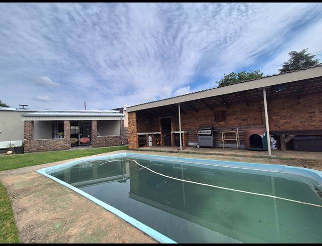 6 BEDROOM HOUSE FOR SALE IN BRAKPAN CENTRAL